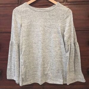 SOLD - Bell sleeve top 🔔